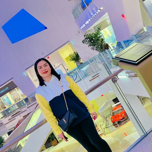 Meet your Posher, Bernadette - Picture 1 of 1